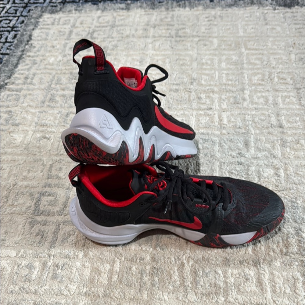 Nike Black and Red basketball Sneakers - Picture 3 of 5